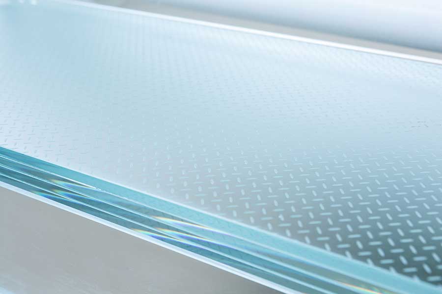 LH9A6922-Edit-900-1 Glass Stair Treads
